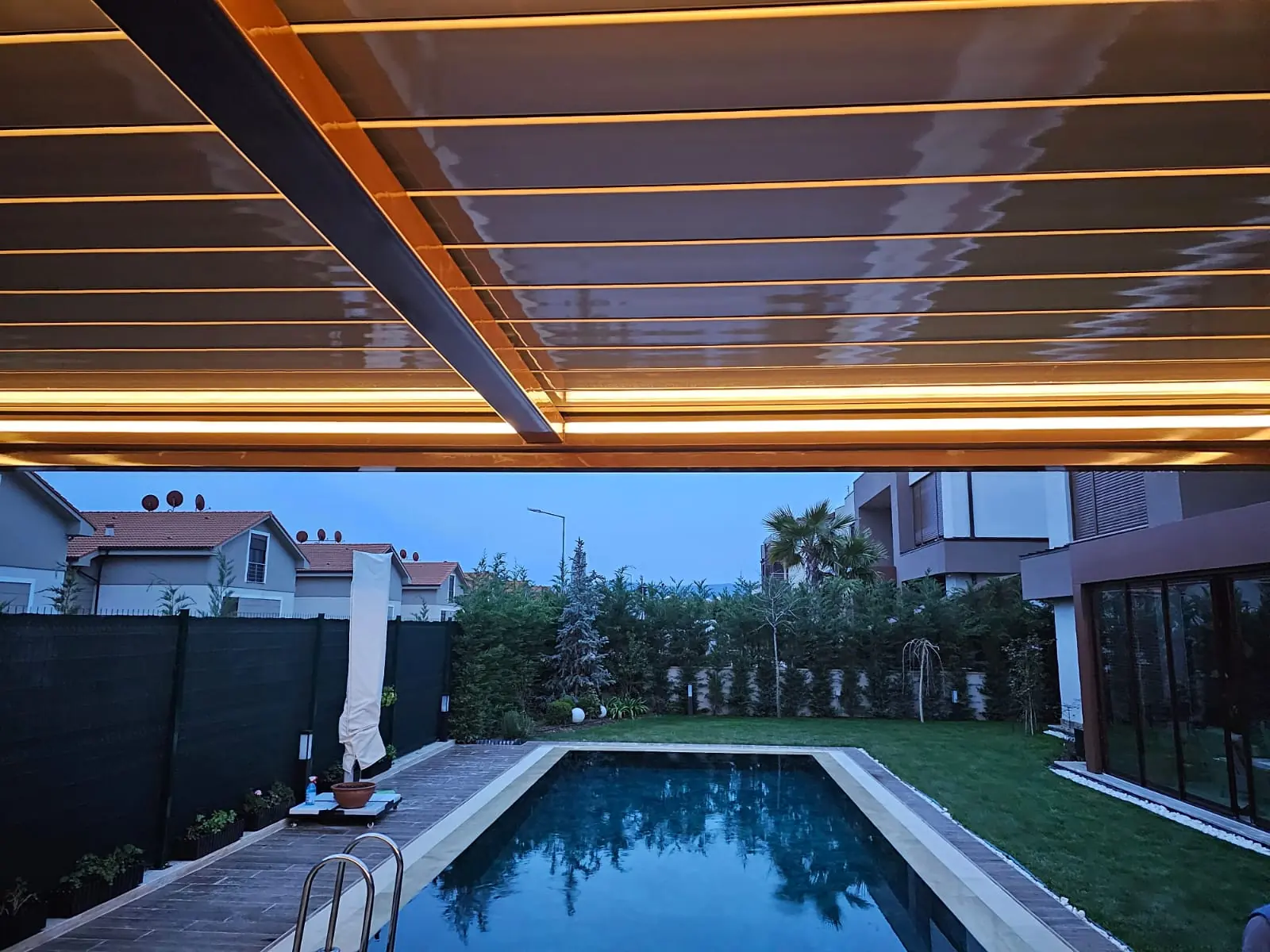 Manage sun, wind and rain
with a single system