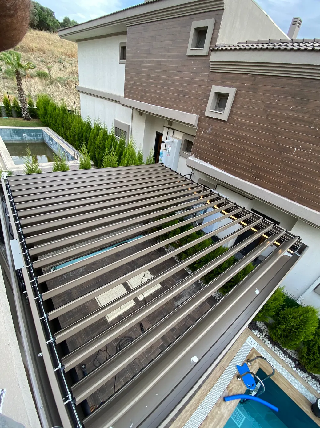 Restaurant Terrace — Scissor Bioclimatic Application