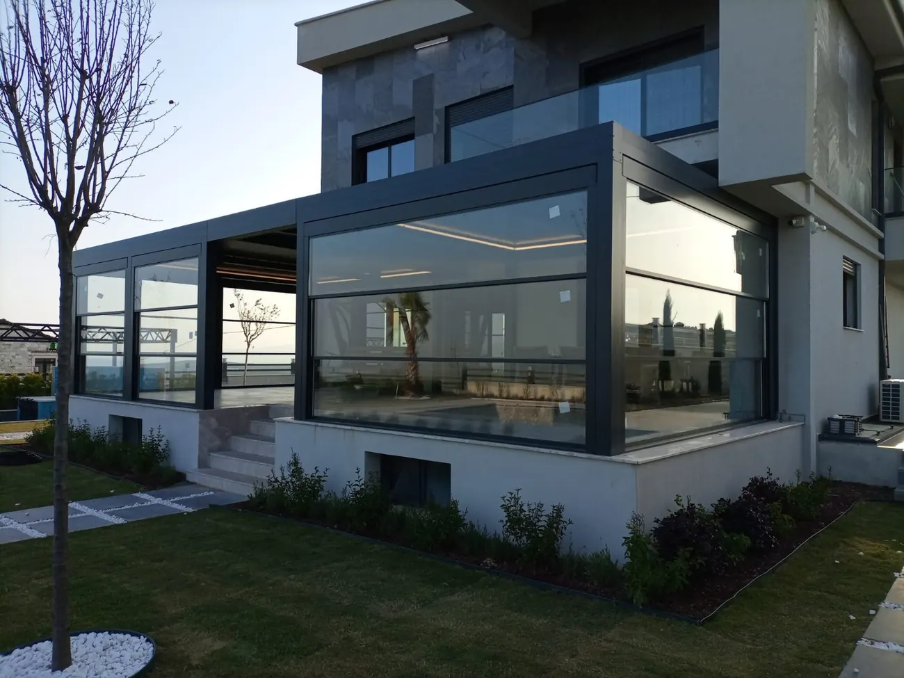 Café Façade — Guillotine Glass System